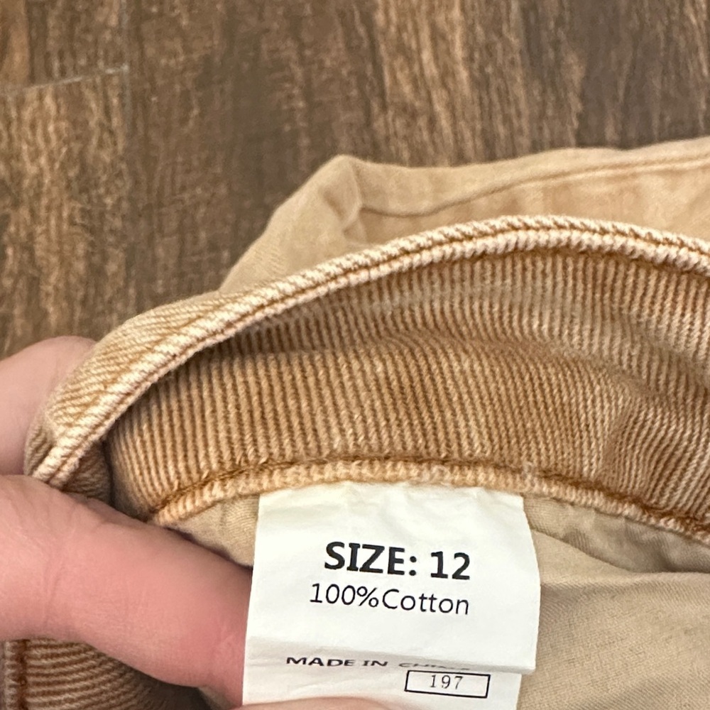 Distressed Tan Women cropped Jeans - Picture 2 of 5